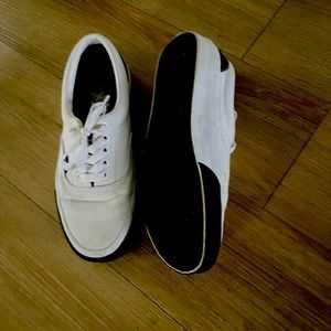 VANS - Size 7 men’s / 8.5 women’s